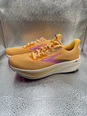 NEW Women's 8.5 Brooks Ghost 17 Running Shoes Apricot Gray Pink 1204311B810